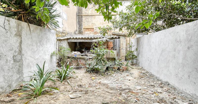Foto 95367eed-edf7-4d92-8e02-b838730338e8. Casa en pi i margall casa de pueblo con patio para rehabilitar en Palafrugell