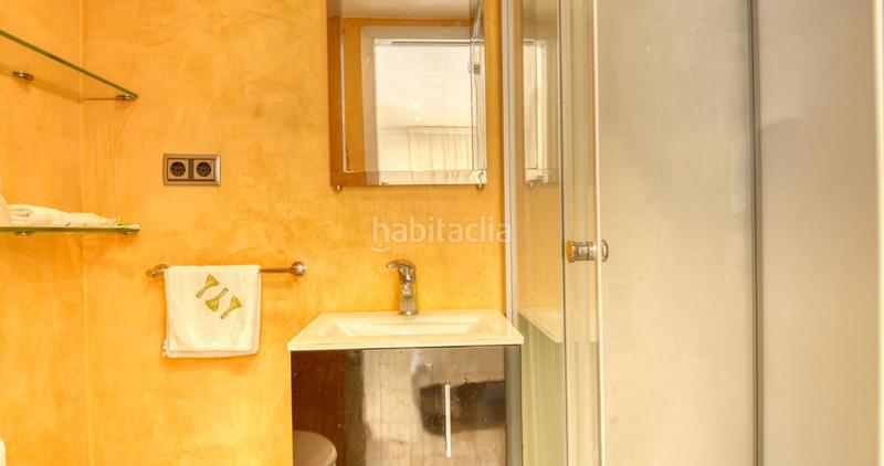 Foto d8bd5f87-8606-4460-adb3-48947b17bec0. House with heating parking in Centre Palamós