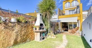 Casa a Centre. Acogedora casa de pueblo con jardín, pozo y barbacoa