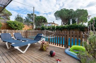 Casa a Calella de Palafrugell. Amplia villa con jardín y piscina privada