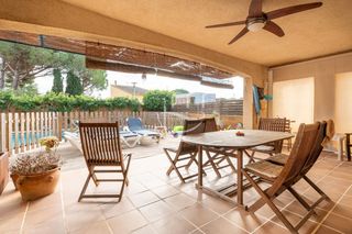 Casa in Calella de Palafrugell. Amplia villa con jardín y piscina privada
