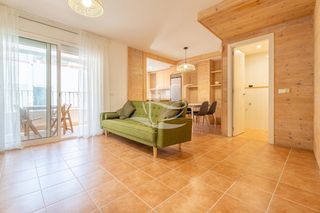 Pis  Perica. Piso luminoso con terraza a 5 min del mar