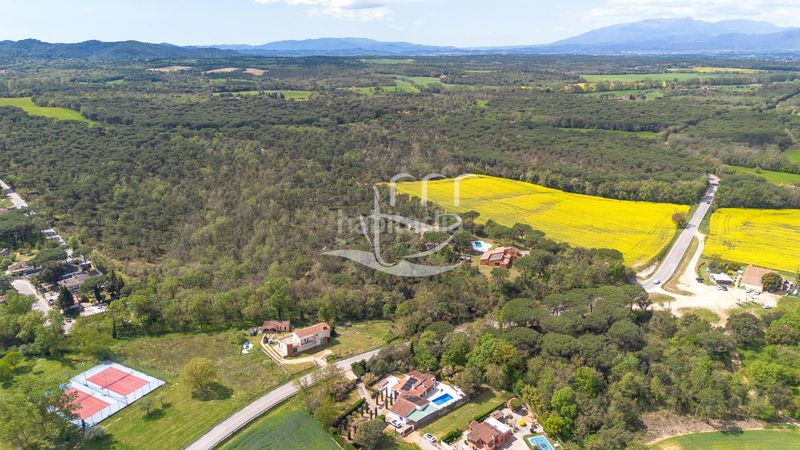 Foto a3633c68-d44f-4792-879c-6a901002c291. Xalet amb calefacció aparcament piscina a Llagostera