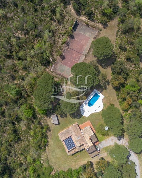 Foto c56f11cf-c18b-42c8-b50e-6f3a58a6f445. Xalet amb calefacció aparcament piscina a Llagostera