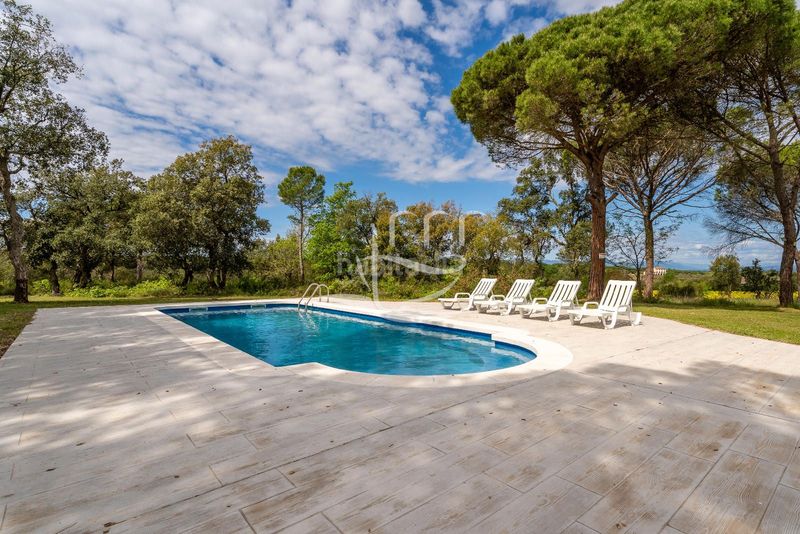 Foto c7628e0e-80ee-4bb2-be80-6d701317580c. Xalet amb calefacció aparcament piscina a Llagostera