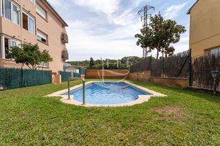 Piso  Mestre angel lopez. Piso luminoso, con jardín, piscina y parking