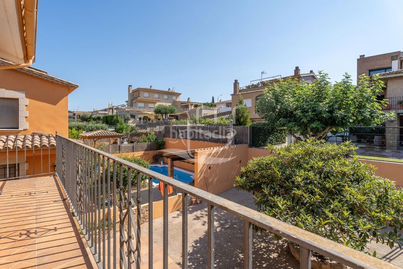 Foto 447a3a45-7d56-4e7d-b373-7a11bf52f589. Chalet amplia casa independiente con garaje y jardín en Mont-ras