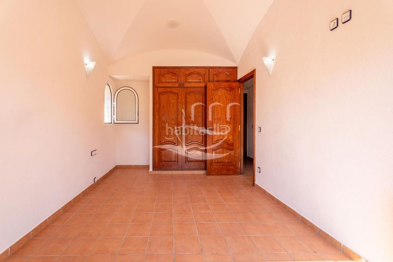 Foto 54453bfe-b8c6-43b6-8d0b-15e821281490. Chalet amplia casa independiente con garaje y jardín en Mont-ras
