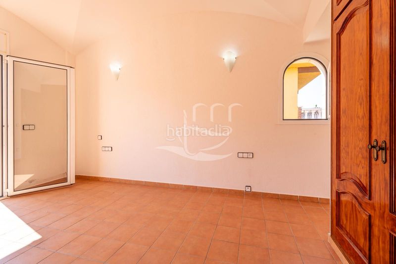 Foto 6761b6fe-41a1-48fc-b3f2-dae800b3d980. Chalet amplia casa independiente con garaje y jardín en Mont-ras