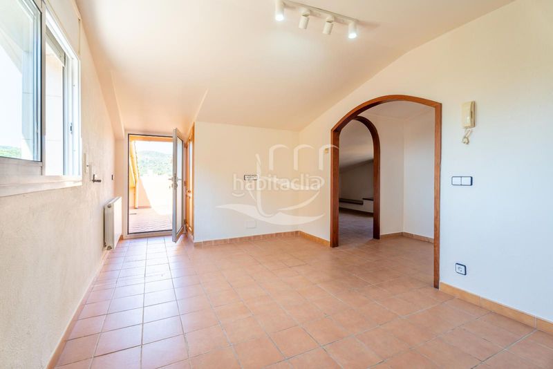 Foto 78dd9d42-012b-4789-8855-4860b3e7e998. Chalet amplia casa independiente con garaje y jardín en Mont-ras