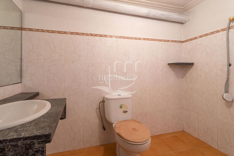 Foto 97b427a0-bb00-40ab-b26b-fc02661152a6. Chalet amplia casa independiente con garaje y jardín en Mont-ras