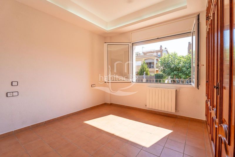 Foto edb8cfa2-1502-4f80-9e08-b93462ec22b2. Chalet amplia casa independiente con garaje y jardín en Mont-ras