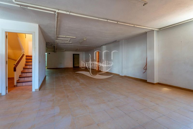Foto fda347f6-8aad-47d9-bf1d-d3273c71215f. Chalet amplia casa independiente con garaje y jardín en Mont-ras
