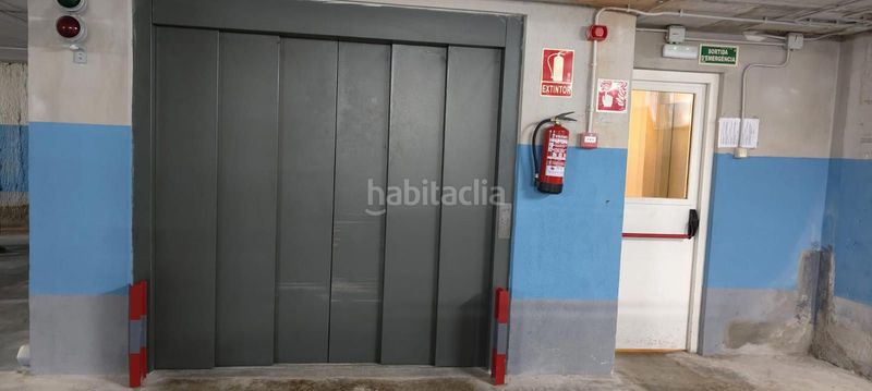 Foto f853bcde-716d-4c18-b38b-98689d4c682e. Aparcament cotxe a Tamariu