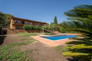 Xalet  Ermedás. Chalet con piscina y amplia parcela en ermedàs