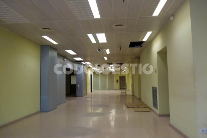 Foto f7d696c0-fa73-48a3-b833-048edbd5f331. Alquiler local comercial en carrer del pare gallissà 2a en Vic