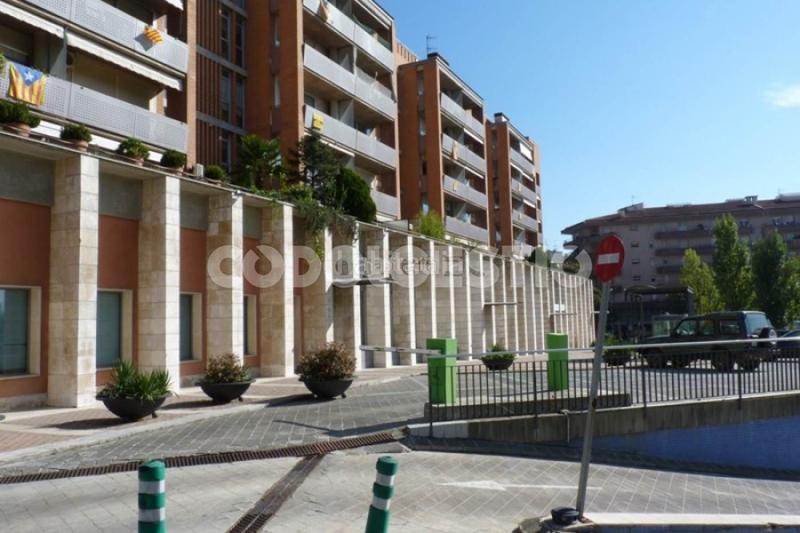 Foto 2b6bb7cf-2903-4414-8d38-8d2f34ea8992. Lloguer local comercial a carrer del pare gallissà 2a a Vic