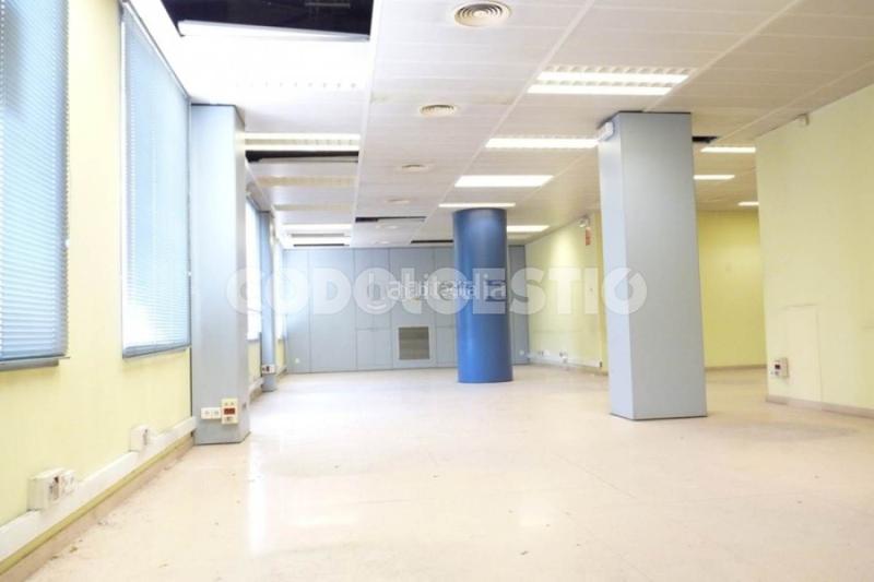 Foto 6094b231-1c48-4d07-8f03-d80fa9082ac7. Lloguer local comercial a carrer del pare gallissà 2a a Vic