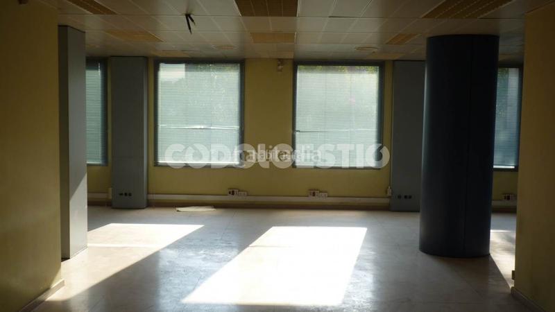 Foto e5f4492a-cc20-4428-b15d-8e64cb13672b. Lloguer local comercial a carrer del pare gallissà 2a a Vic