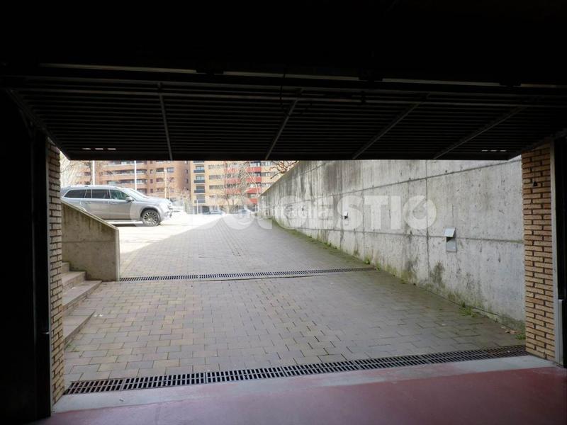 Foto 15828696-5f4f-47f0-b0d3-4aedab9b2a1e. Parking coche en carrer eix onze de setembre 45 venda pàrquing + traster en Vic