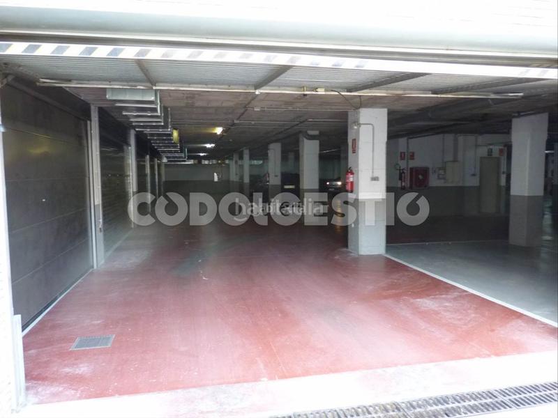 Foto 4eba0abf-85dc-4326-9b17-b59900545ef2. Parking coche en carrer eix onze de setembre 45 venda pàrquing + traster en Vic