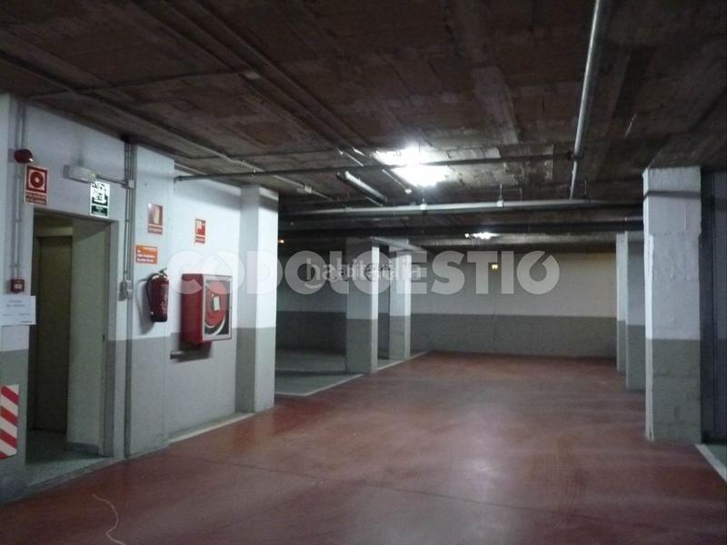 Foto eb722f36-e8b1-4e10-8c90-22d9bbbc8cc6. Parking coche en carrer eix onze de setembre 45 venda pàrquing + traster en Vic