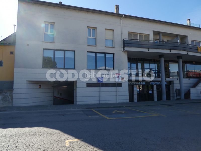 Foto 758ab131-25bc-4e5d-a068-e63990897e18. Aparcament cotxe a Torelló