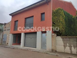 Piso  Joan maragall, puig. Edifici en venta a sant hipòlit de voltregà
