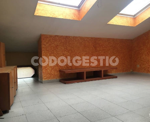 Flat  Sant joan. Pis en venda a manlleu