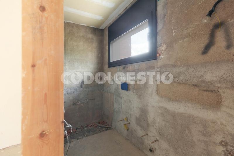 Foto ee8cb5fc-d1ef-4a30-bf67-4800fe18af1d. Casa  en construcció en venda a en Manlleu