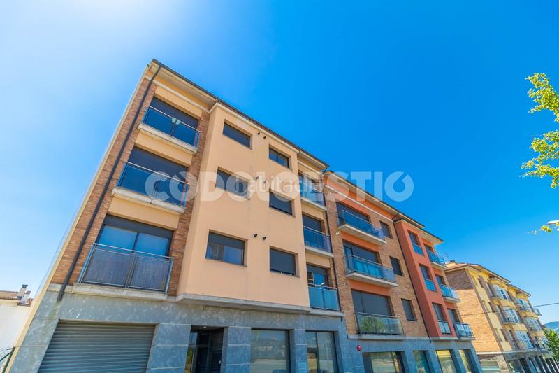 Foto f291f427-d2d8-471f-ab15-70290fb0785d. Affitto locale commerciale in Manlleu