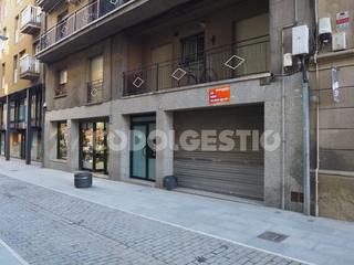 Local commercial  Sant jordi. Local comercial en venda a manlleu