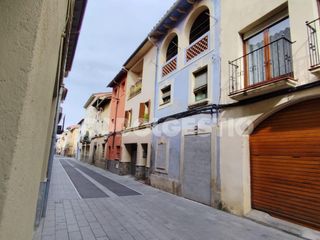 Casa  Carrer nou. Casa per reformar al centre de torelló