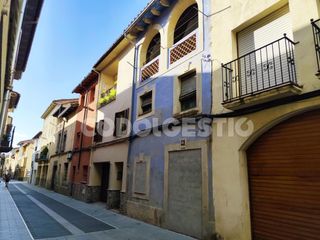 Maison  Carrer nou. Casa per reformar al centre de torelló