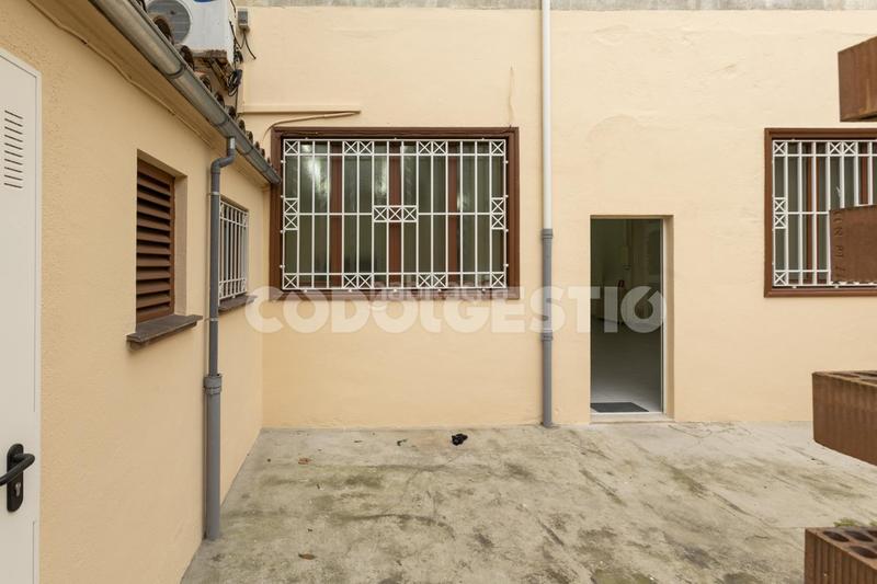 Foto 3ce483ad-b98e-4d3c-8f9d-0f2a80fd9861. Location local commercial dans Manlleu