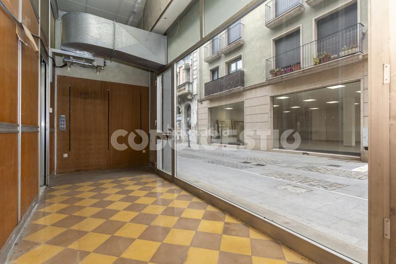 Foto c7f6c5a3-6995-409d-b30c-61a59a034f82. Location local commercial dans Manlleu