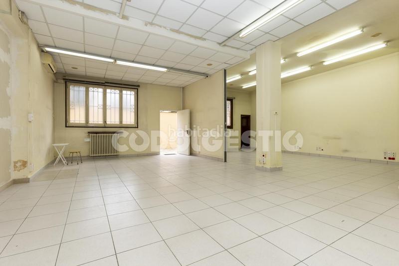 Foto e3b07366-b3e5-4f60-ba08-169b7d318d1a. Location local commercial dans Manlleu