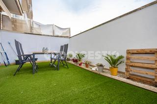 Etagenwohnung  Industria 34. Pis planta baixa amb terrassa en venda a vic!