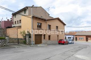 Casa  Sant pere. Casa unifamiliar en venda a roda de ter