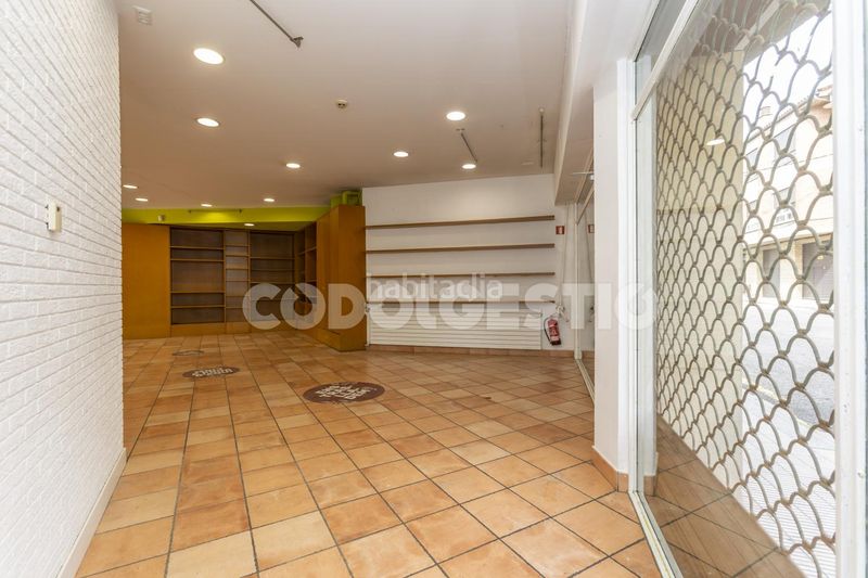 Foto 1b6b4aec-261b-411e-bb50-355eda4312a8. Alquiler local comercial  en lloguer a en Manlleu