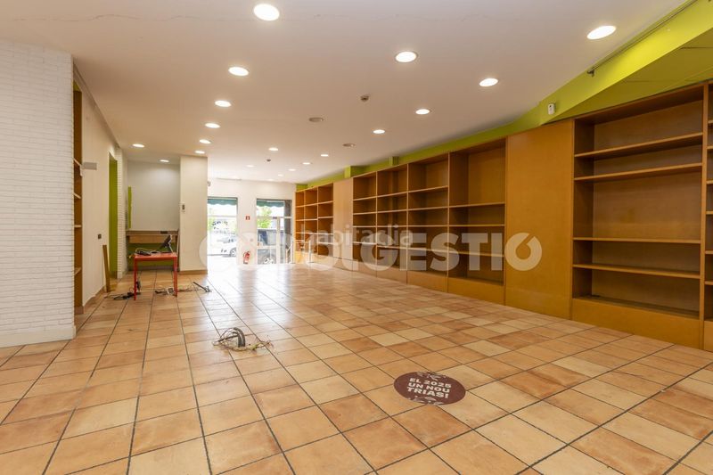 Foto 6fea7956-6cd0-4127-81ed-3ed1177cad2a. Alquiler local comercial  en lloguer a en Manlleu