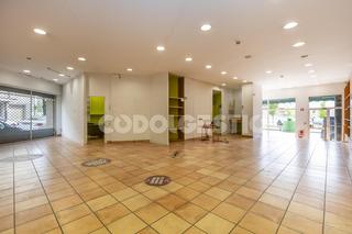 Lloguer Local Comercial  Olot. Local comercial en lloguer a manlleu