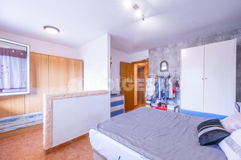 Foto a883892c-8eba-4ae4-8689-9947de66b31c. Piso pis amb pàrquing en venda a en Torelló