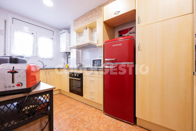 Foto aedf9250-504e-41bd-9650-048b05b057fe. Piso pis amb pàrquing en venda a en Torelló