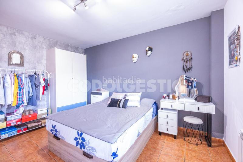 Foto b818979e-28cd-43d4-9b87-38d8974ee814. Piso pis amb pàrquing en venda a en Torelló