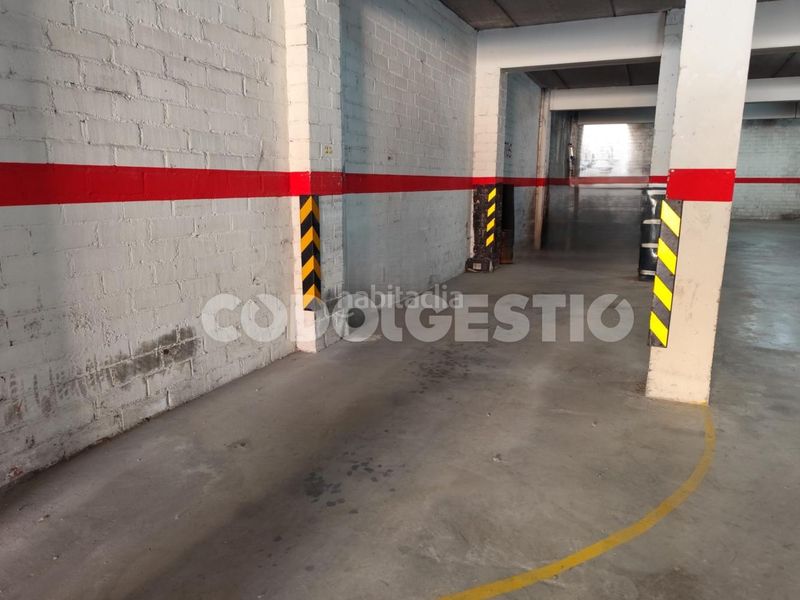 Foto 21e538da-f1d4-4490-9c54-05716f71f48c. Aparcament cotxe a Torelló