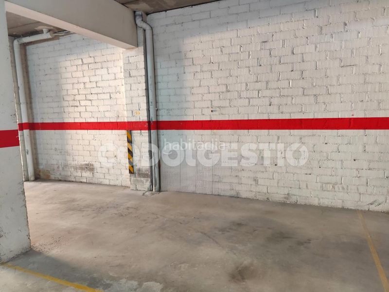 Foto dc0612a2-49fc-47f9-9375-8b55e9def06c. Aparcament cotxe a Torelló