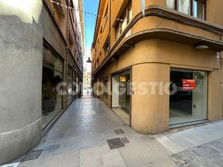 Lloguer Local Comercial  Paradís. Local en lloguer al centre de vic!