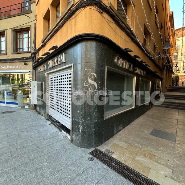 Foto e30df006-f0f6-4fd9-895d-962c9a5986cc. Affitto locale commerciale in Centre Vic