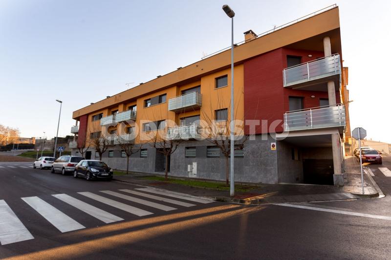 Foto 25eb6c21-3ceb-491e-9034-5255fff2d311. Parking coche edifici de nova construcció en Torelló